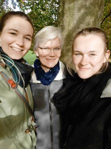 Vera Knoll – Mensch und Tier Hand in Hand